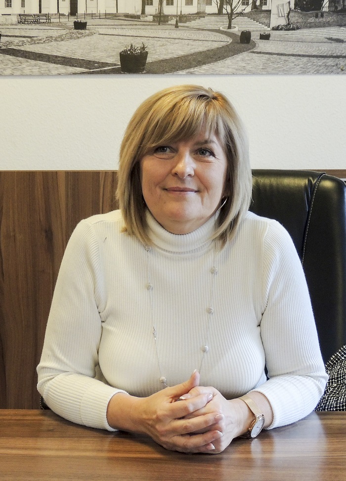 Főjegyző - dr Korossy Ildikó 700